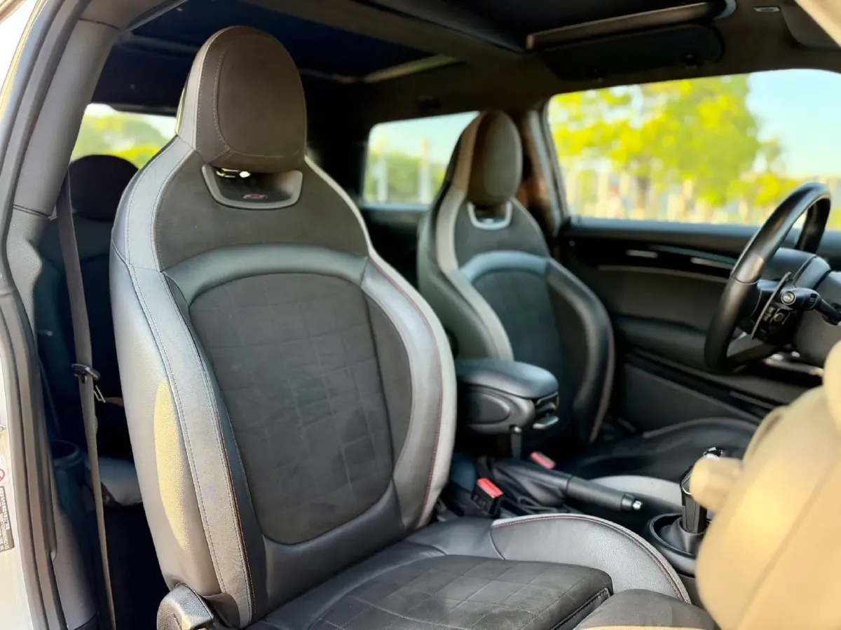 2022 MINI JCW 2.0T 231HP L4 8AT,autocango,china used car exporter,china ev exporter,chinese used car exporter,chinese used ev exporter