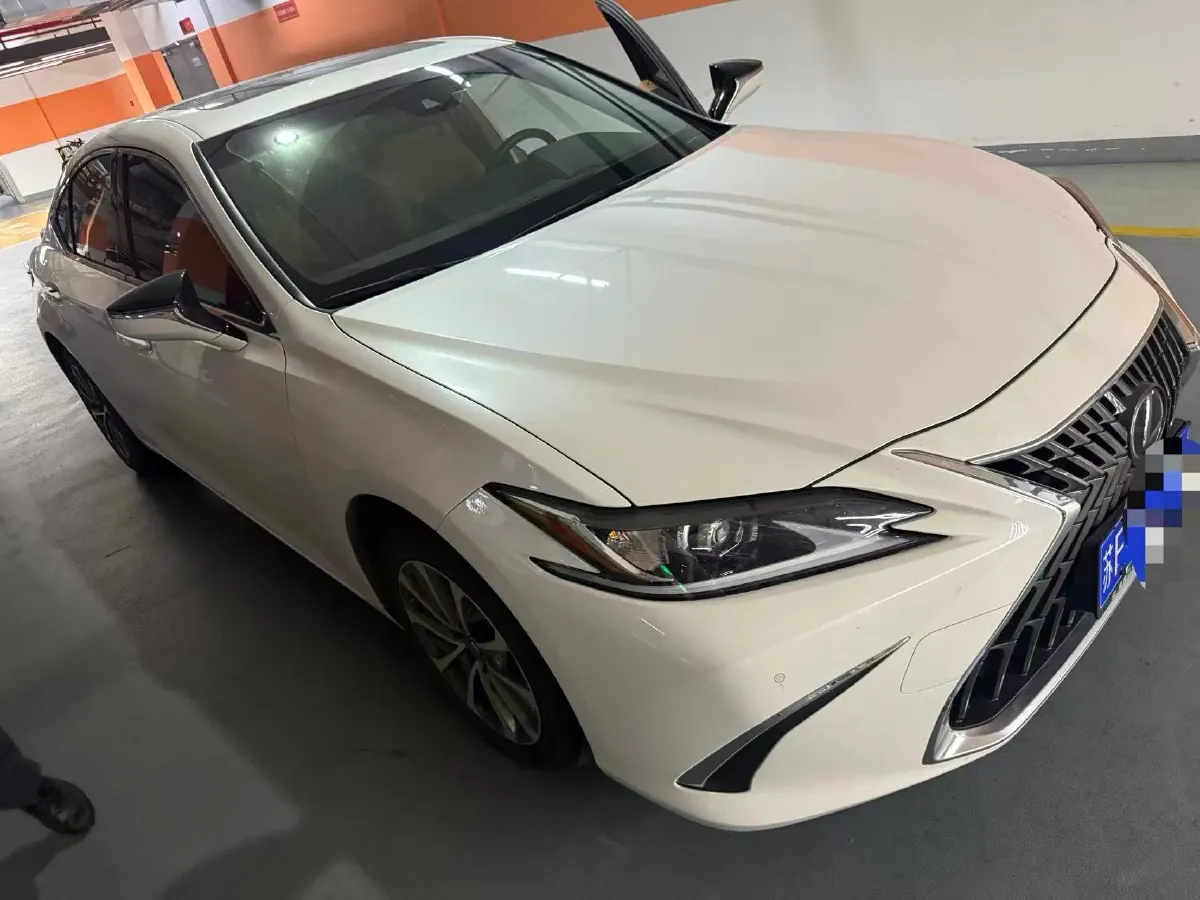 2020 Lexus ES 2.0L 173HP L4 CVT,autocango,china used car exporter,china ev exporter,chinese used car exporter,chinese used ev exporter