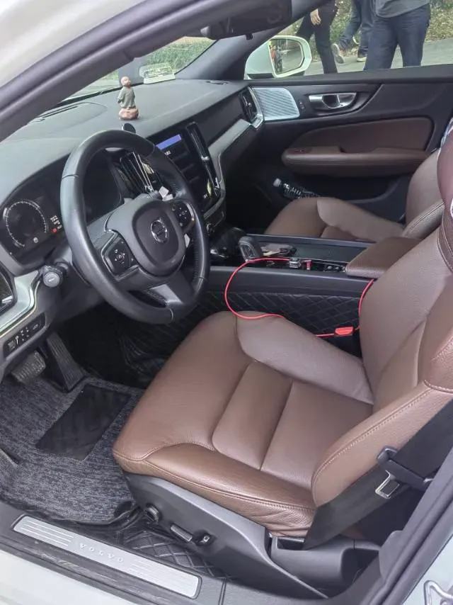 2022 Volvo S60 2.0T 197HP L4 8AT,autocango,china used car exporter,china ev exporter,chinese used car exporter,chinese used ev exporter