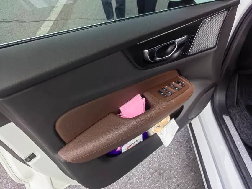 2022 Volvo S60 2.0T 197HP L4 8AT,autocango,china used car exporter,china ev exporter,chinese used car exporter,chinese used ev exporter