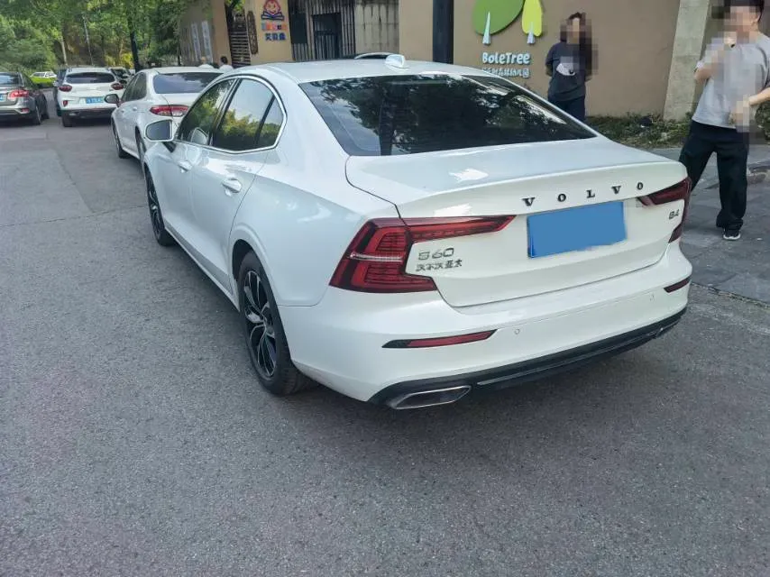 2022 Volvo S60 2.0T 197HP L4 8AT,autocango,china used car exporter,china ev exporter,chinese used car exporter,chinese used ev exporter