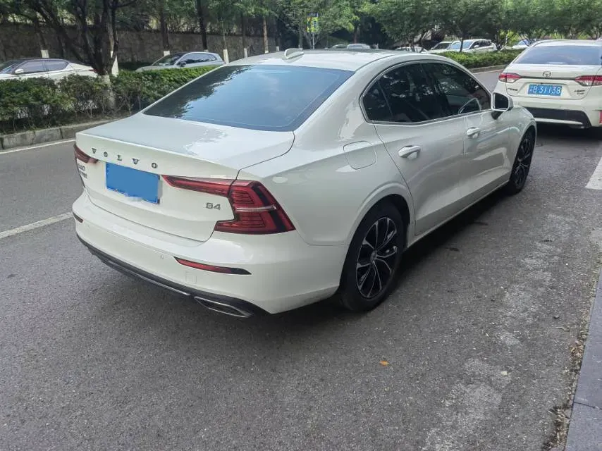 2022 Volvo S60 2.0T 197HP L4 8AT,autocango,china used car exporter,china ev exporter,chinese used car exporter,chinese used ev exporter
