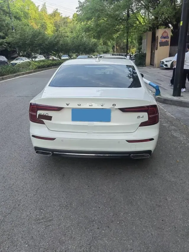 2022 Volvo S60 2.0T 197HP L4 8AT,autocango,china used car exporter,china ev exporter,chinese used car exporter,chinese used ev exporter
