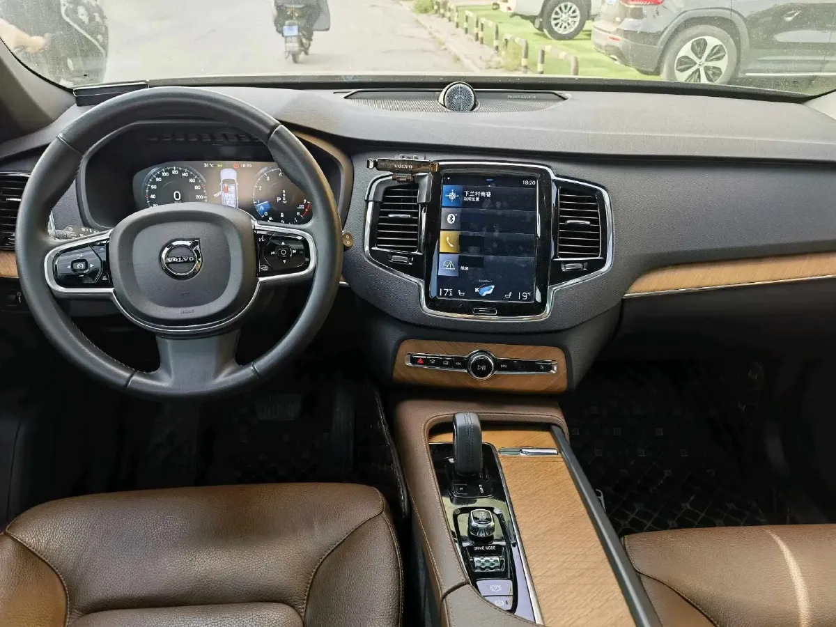 2021 Volvo XC90 2.0T 299HP L4 8AT,autocango,china used car exporter,china ev exporter,chinese used car exporter,chinese used ev exporter