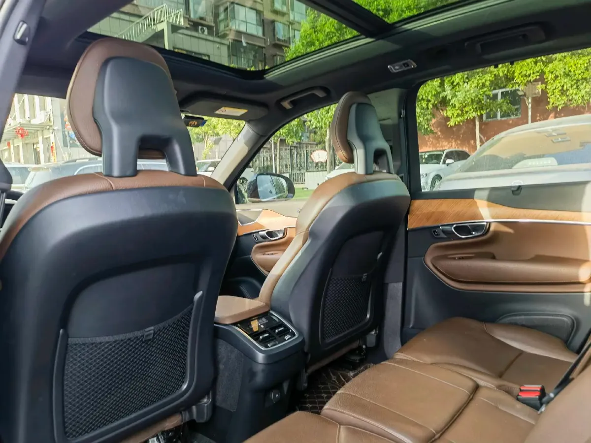 2021 Volvo XC90 2.0T 299HP L4 8AT,autocango,china used car exporter,china ev exporter,chinese used car exporter,chinese used ev exporter