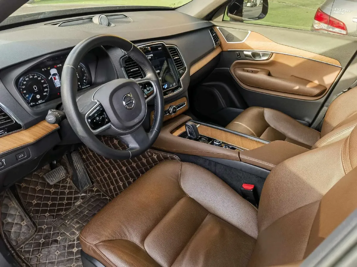 2021 Volvo XC90 2.0T 299HP L4 8AT,autocango,china used car exporter,china ev exporter,chinese used car exporter,chinese used ev exporter