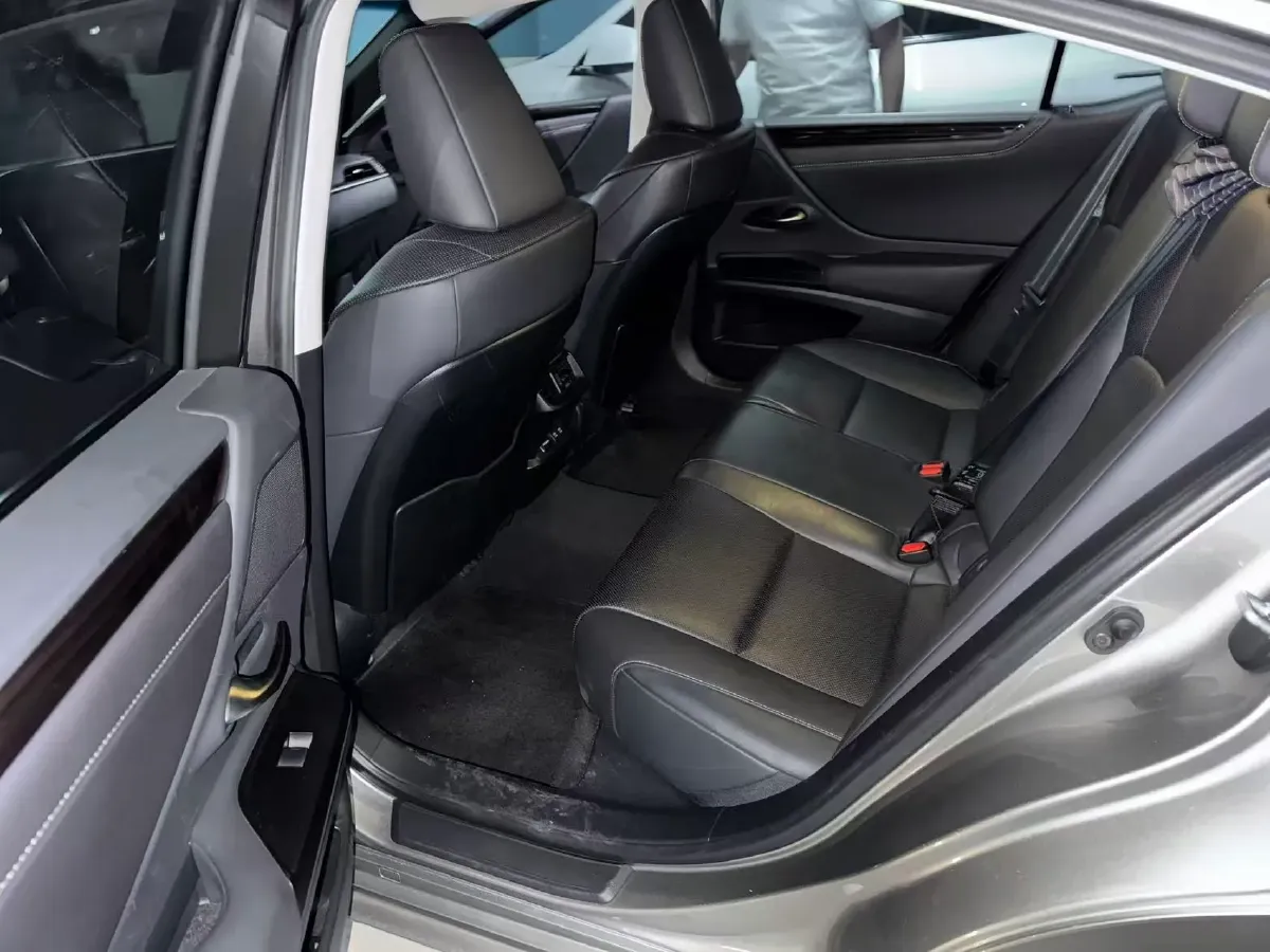 2020 Lexus ES 2.0L 173HP L4 CVT,autocango,china used car exporter,china ev exporter,chinese used car exporter,chinese used ev exporter