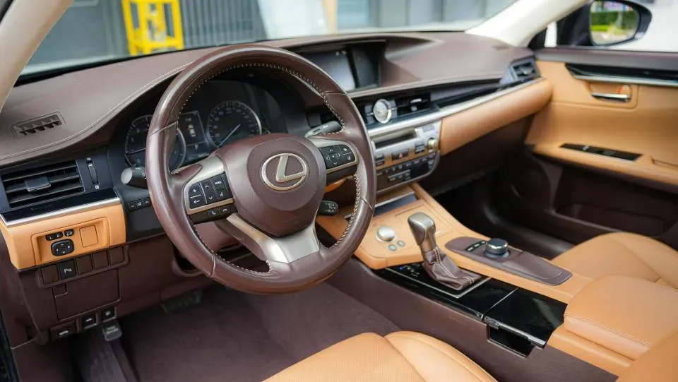 2015 Lexus ES 2.0L 167HP L4 6AT,autocango,china used car exporter,china ev exporter,chinese used car exporter,chinese used ev exporter