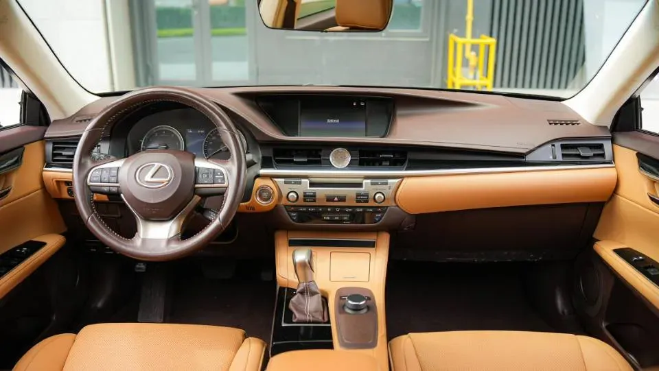 2015 Lexus ES 2.0L 167HP L4 6AT,autocango,china used car exporter,china ev exporter,chinese used car exporter,chinese used ev exporter