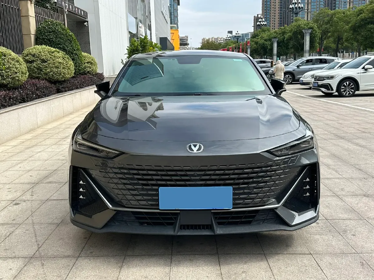 2022 ChangAn UNI-V 1.5T 188HP L4 7DCT,autocango,china used car exporter,china ev exporter,chinese used car exporter,chinese used ev exporter