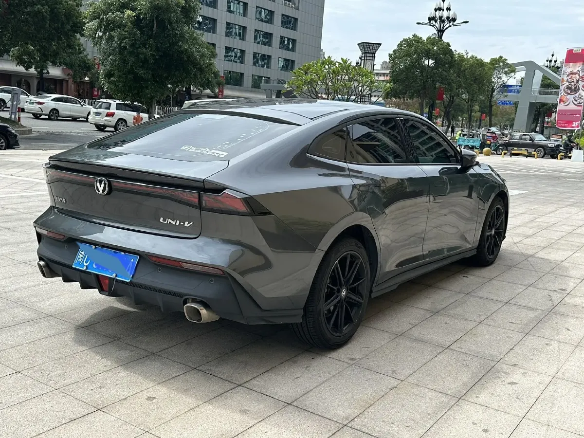 2022 ChangAn UNI-V 1.5T 188HP L4 7DCT,autocango,china used car exporter,china ev exporter,chinese used car exporter,chinese used ev exporter