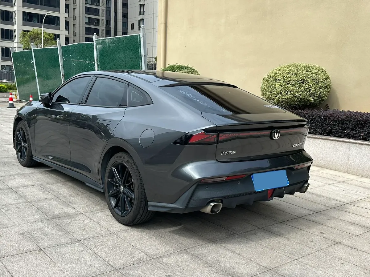 2022 ChangAn UNI-V 1.5T 188HP L4 7DCT,autocango,china used car exporter,china ev exporter,chinese used car exporter,chinese used ev exporter