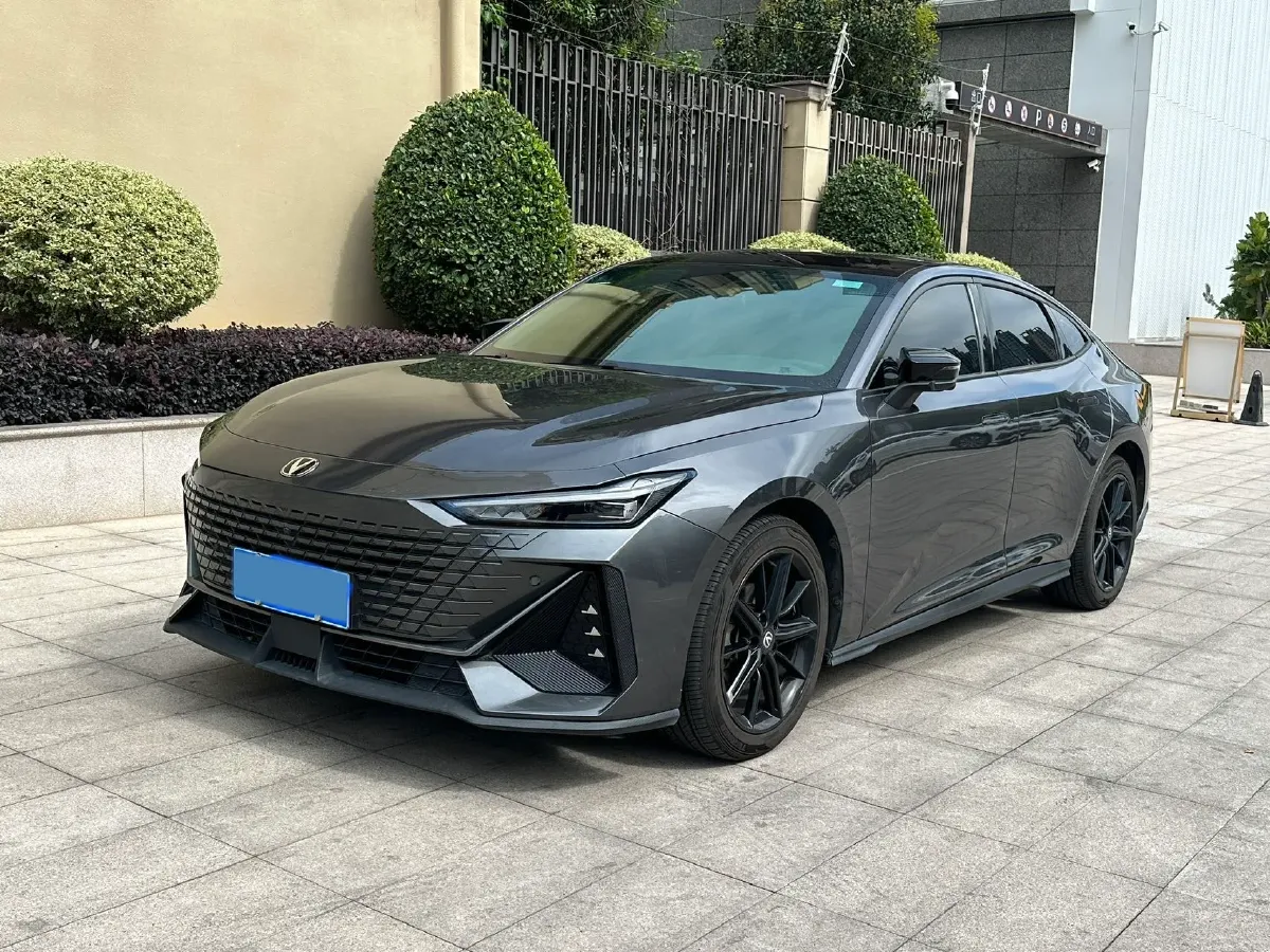 2022 ChangAn UNI-V 1.5T 188HP L4 7DCT,autocango,china used car exporter,china ev exporter,chinese used car exporter,chinese used ev exporter