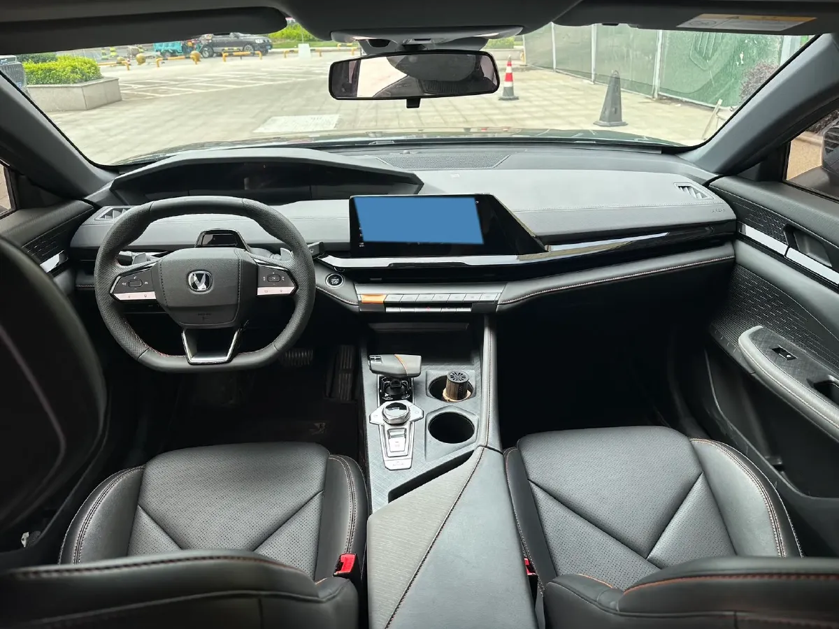 2022 ChangAn UNI-V 1.5T 188HP L4 7DCT,autocango,china used car exporter,china ev exporter,chinese used car exporter,chinese used ev exporter