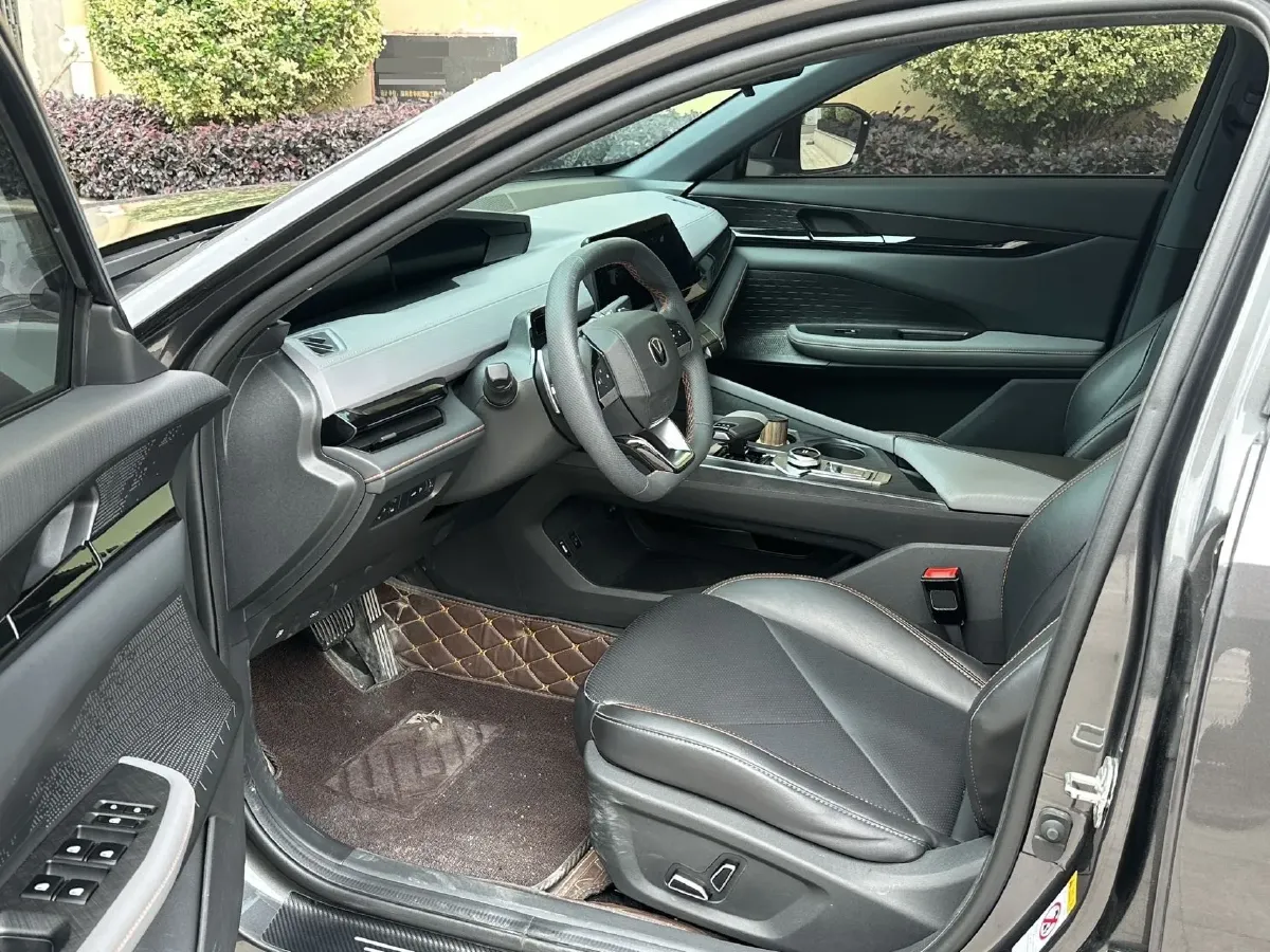 2022 ChangAn UNI-V 1.5T 188HP L4 7DCT,autocango,china used car exporter,china ev exporter,chinese used car exporter,chinese used ev exporter