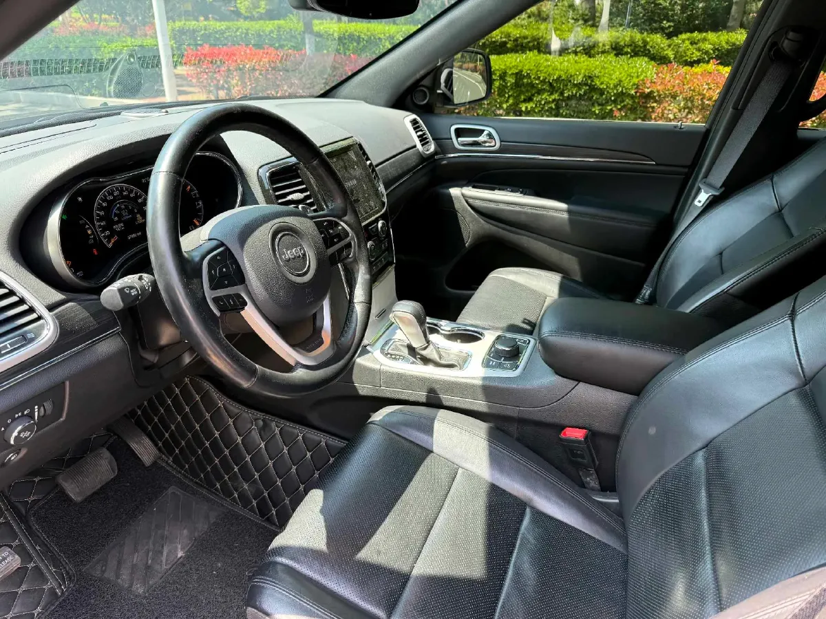2019 Jeep Grand Cherokee 3.0L 234HP V6 8AT,autocango,china used car exporter,china ev exporter,chinese used car exporter,chinese used ev exporter