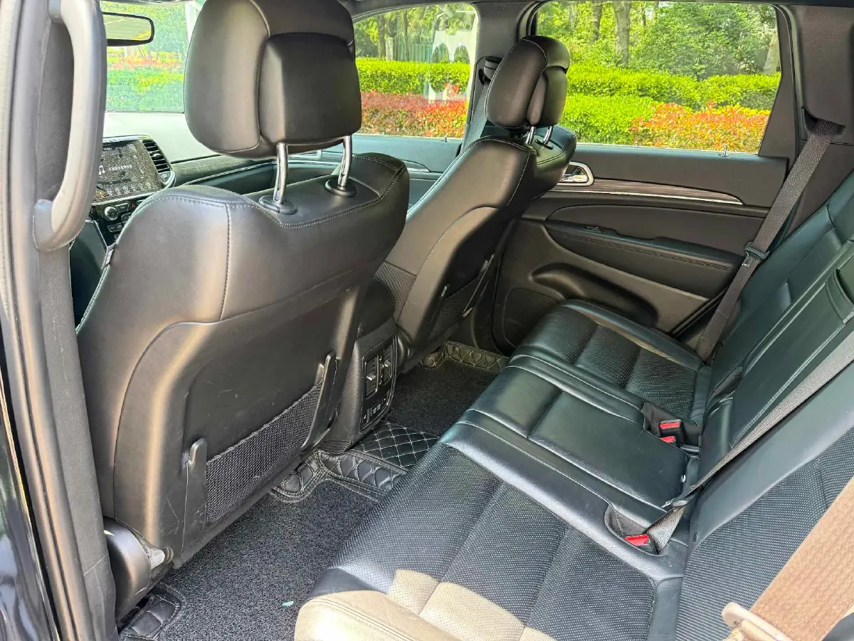 2019 Jeep Grand Cherokee 3.0L 234HP V6 8AT,autocango,china used car exporter,china ev exporter,chinese used car exporter,chinese used ev exporter