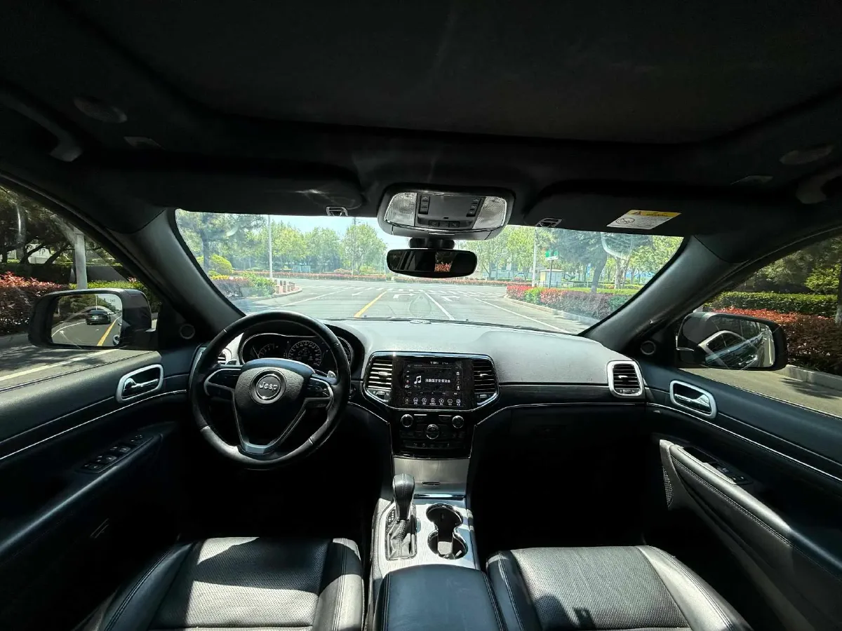 2019 Jeep Grand Cherokee 3.0L 234HP V6 8AT,autocango,china used car exporter,china ev exporter,chinese used car exporter,chinese used ev exporter