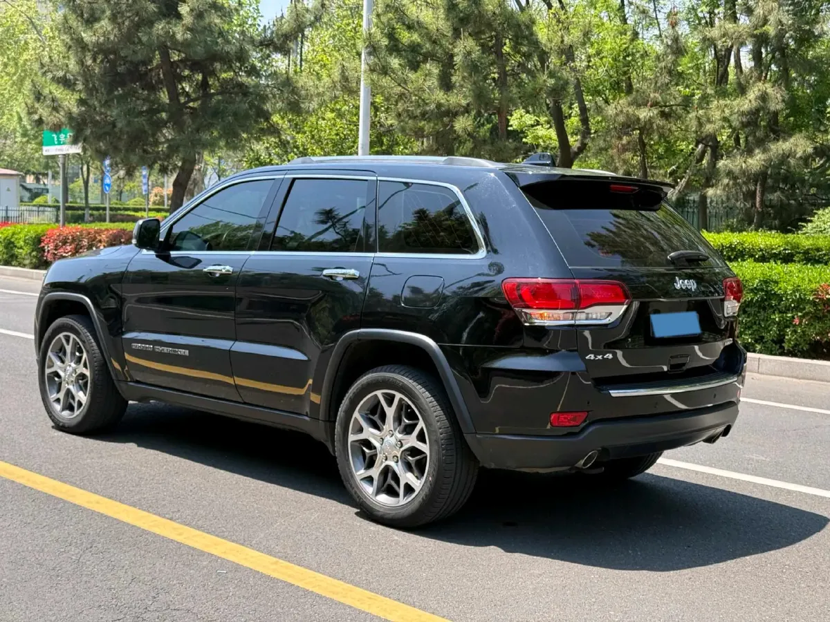 2019 Jeep Grand Cherokee 3.0L 234HP V6 8AT,autocango,china used car exporter,china ev exporter,chinese used car exporter,chinese used ev exporter