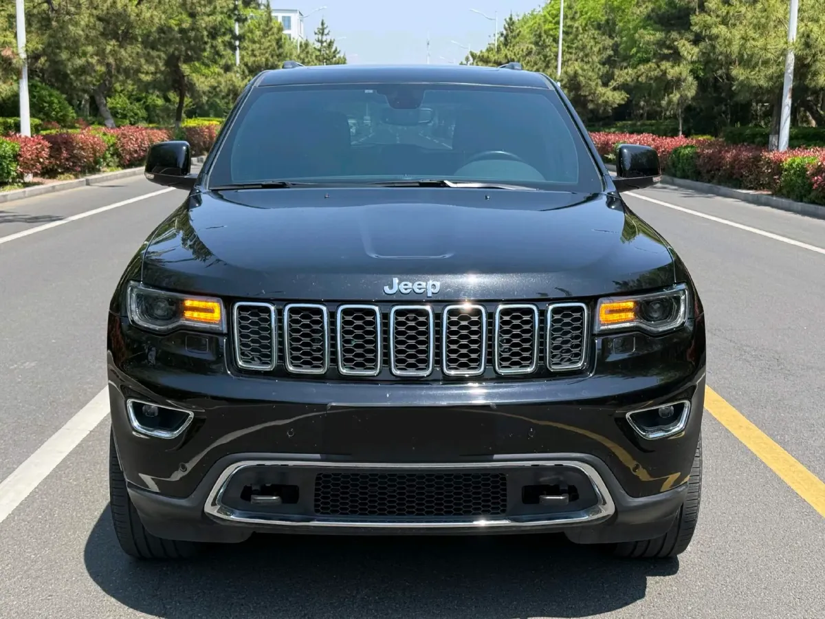2019 Jeep Grand Cherokee 3.0L 234HP V6 8AT,autocango,china used car exporter,china ev exporter,chinese used car exporter,chinese used ev exporter