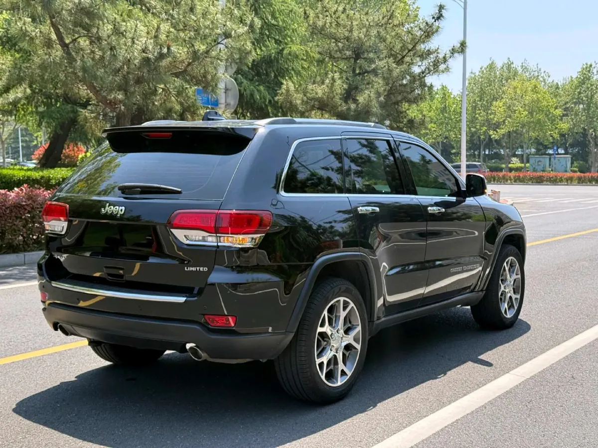 2019 Jeep Grand Cherokee 3.0L 234HP V6 8AT,autocango,china used car exporter,china ev exporter,chinese used car exporter,chinese used ev exporter