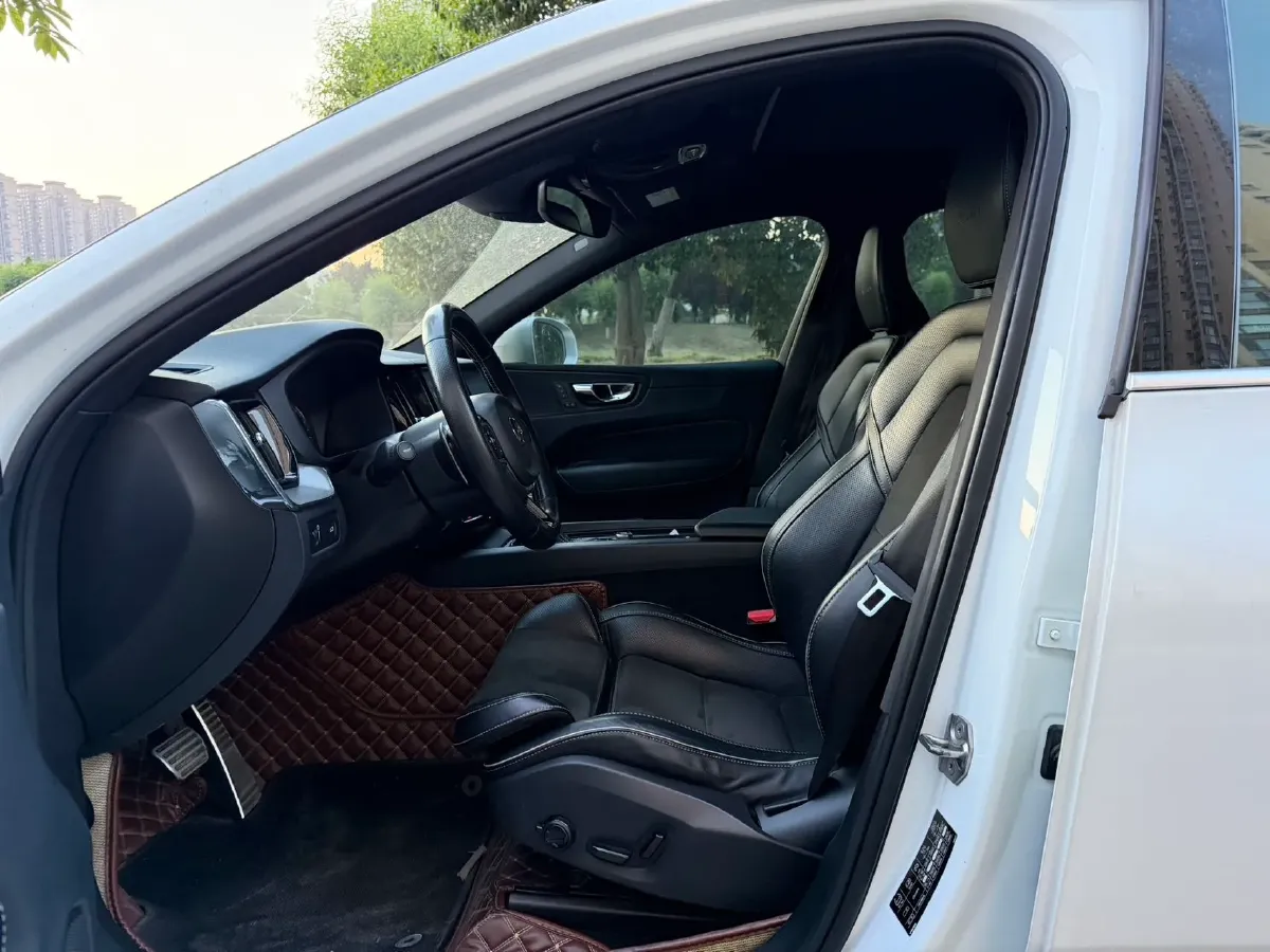 2019 Jeep Wrangler 2.0T 266HP L4 8AT,autocango,china used car exporter,china ev exporter,chinese used car exporter,chinese used ev exporter
