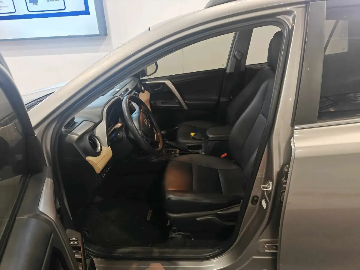 2019 Toyota RAV4 2.0L 151HP L4 CVT,autocango,china used car exporter,china ev exporter,chinese used car exporter,chinese used ev exporter