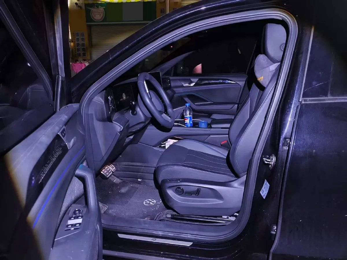 2024 Volkswagen Tiguan L 2.0T 186HP L4 7DCT,autocango,china used car exporter,china ev exporter,chinese used car exporter,chinese used ev exporter