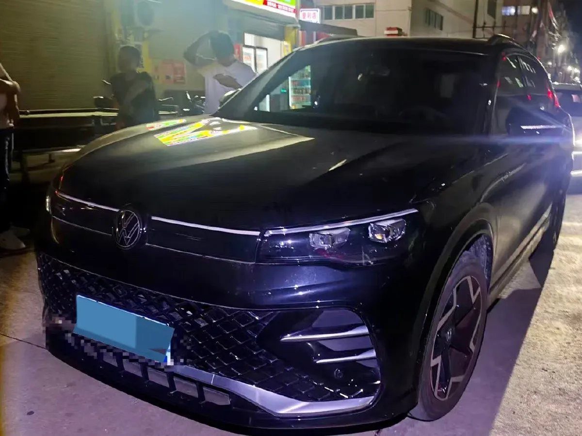 2024 Volkswagen Tiguan L 2.0T 186HP L4 7DCT,autocango,china used car exporter,china ev exporter,chinese used car exporter,chinese used ev exporter