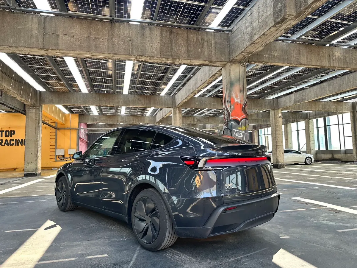2025 Tesla Model Y BEV 62.5KWH,autocango,china used car exporter,china ev exporter,chinese used car exporter,chinese used ev exporter