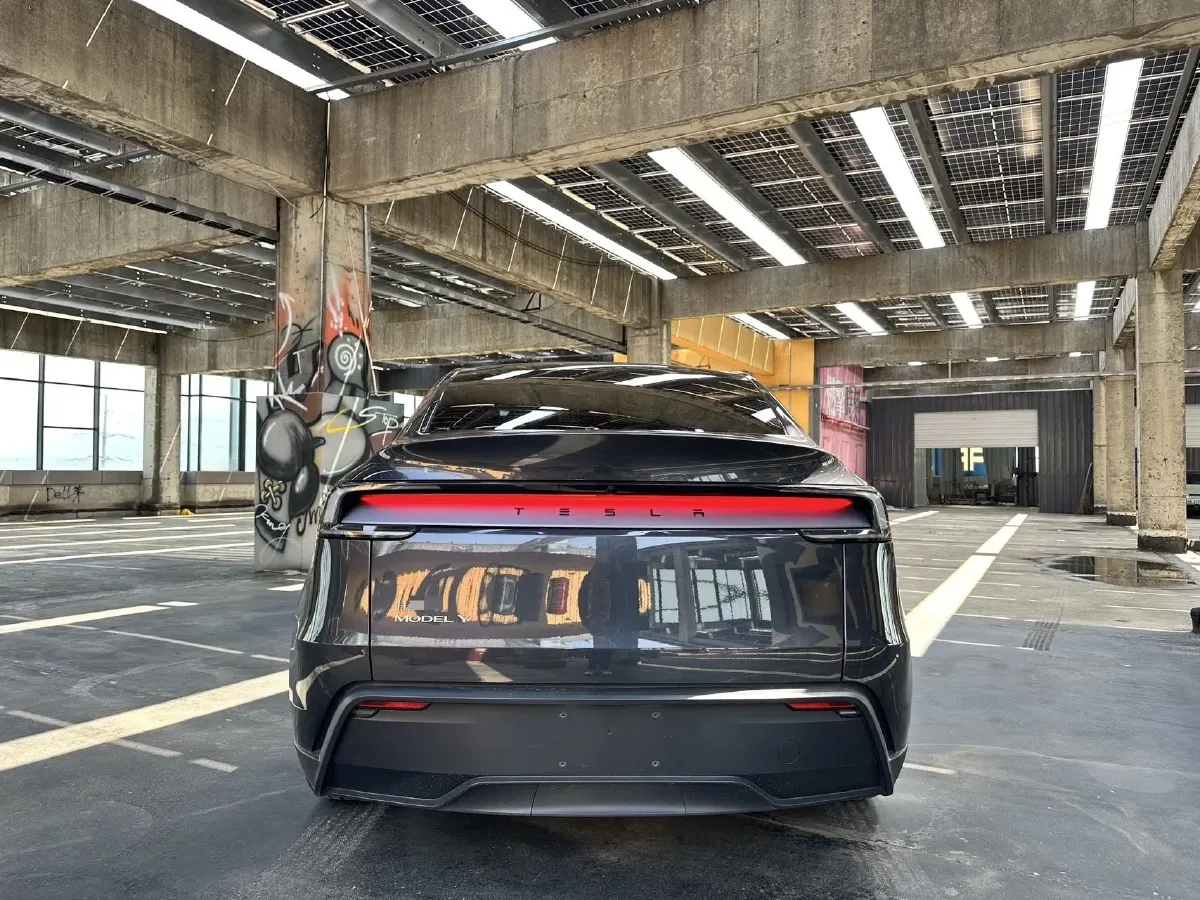 2025 Tesla Model Y BEV 62.5KWH,autocango,china used car exporter,china ev exporter,chinese used car exporter,chinese used ev exporter