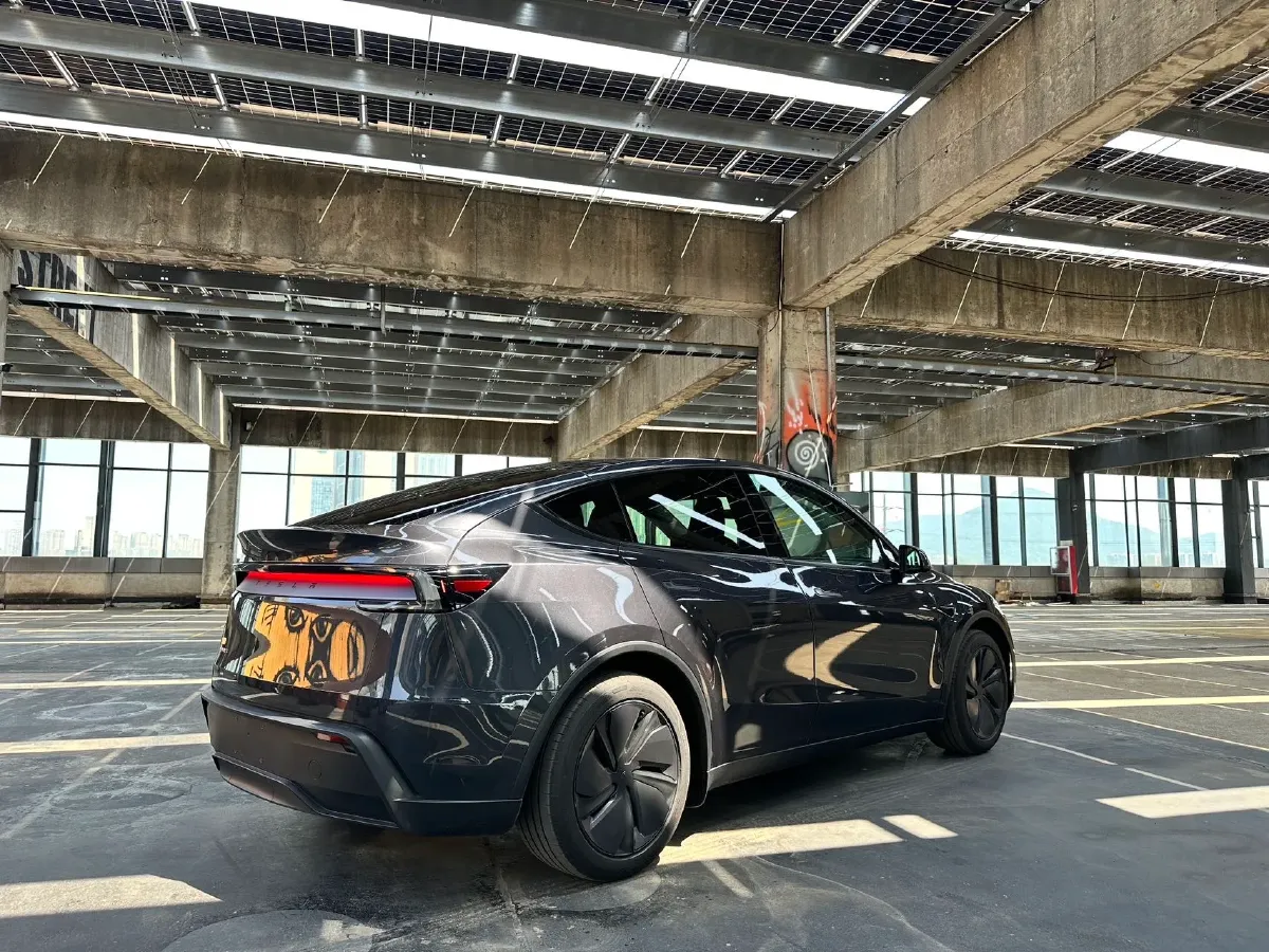 2025 Tesla Model Y BEV 62.5KWH,autocango,china used car exporter,china ev exporter,chinese used car exporter,chinese used ev exporter