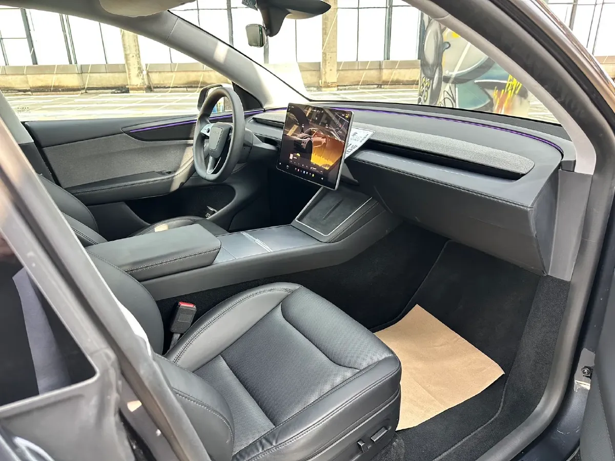 2025 Tesla Model Y BEV 62.5KWH,autocango,china used car exporter,china ev exporter,chinese used car exporter,chinese used ev exporter