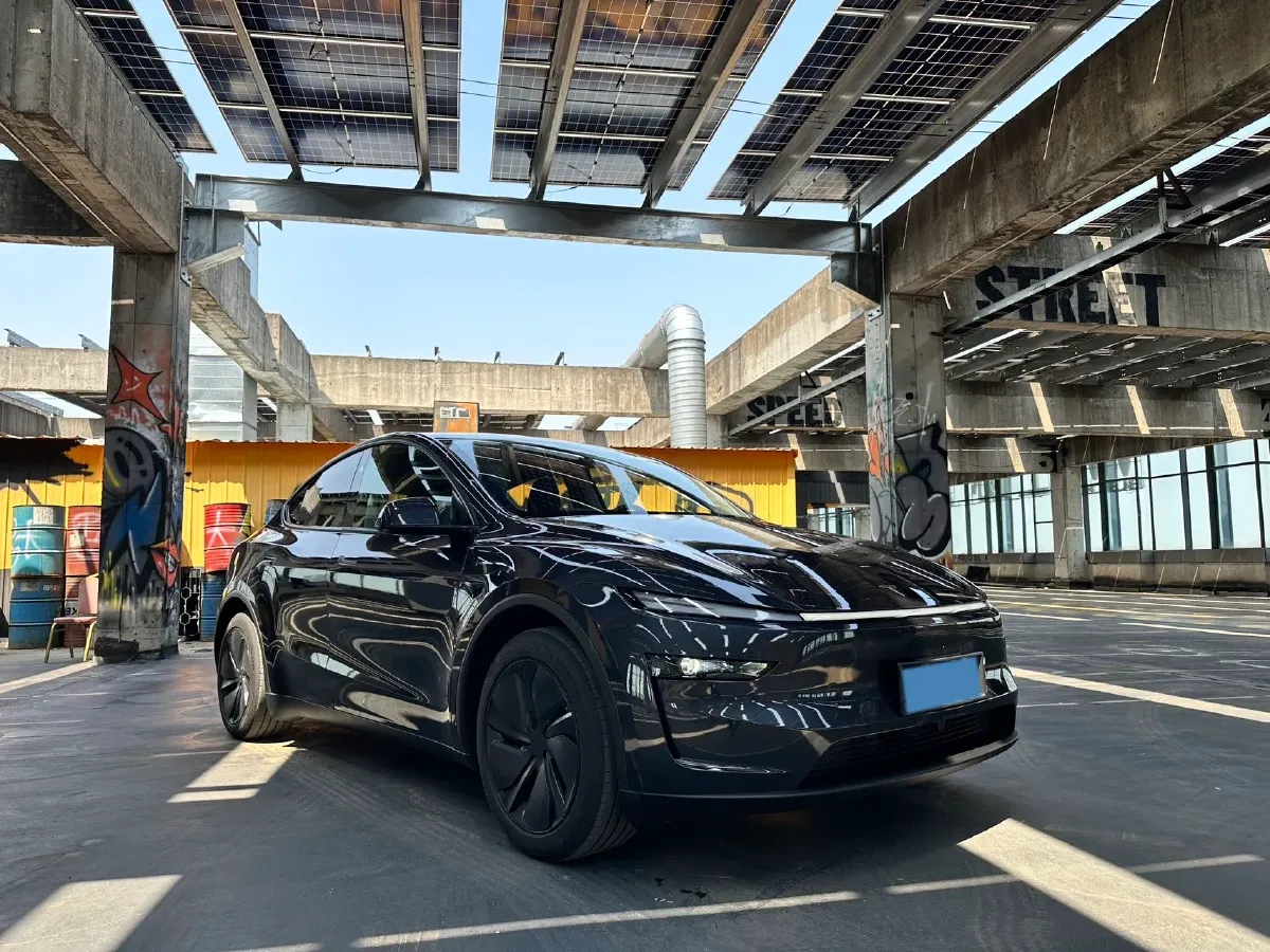 2025 Tesla Model Y BEV 62.5KWH,autocango,china used car exporter,china ev exporter,chinese used car exporter,chinese used ev exporter