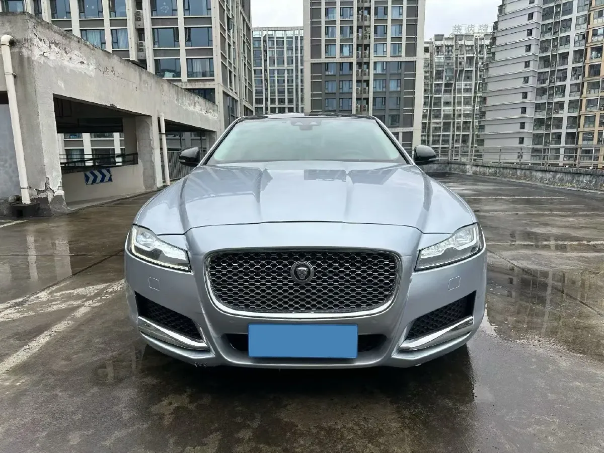 2018 Jaguar XF 2.0T 250HP L4 8AT,autocango,china used car exporter,china ev exporter,chinese used car exporter,chinese used ev exporter