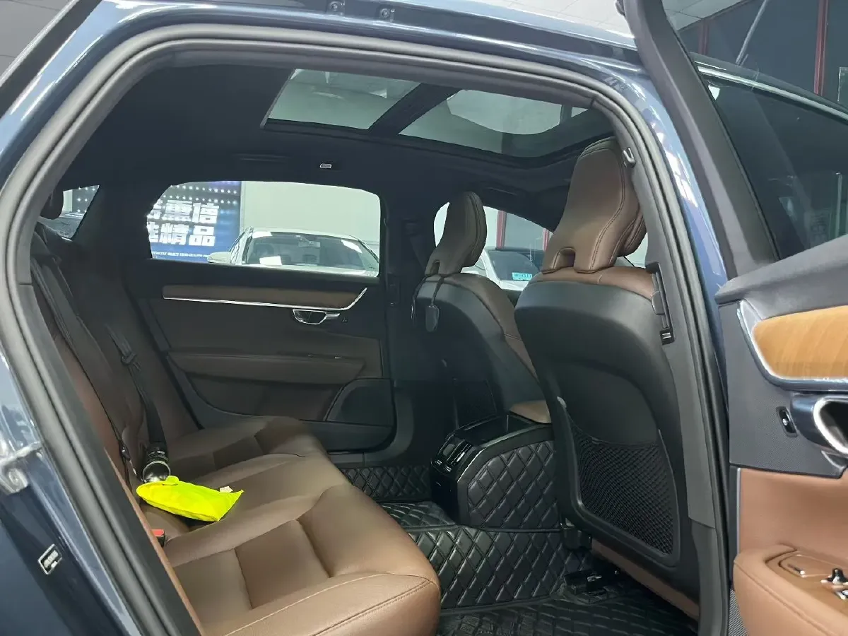 2022 Volvo S90 2.0T 250HP L4 8AT,autocango,china used car exporter,china ev exporter,chinese used car exporter,chinese used ev exporter