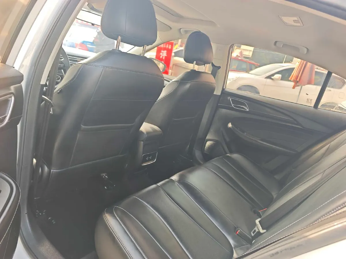2019 Roewe i5 1.5L 120HP L4 5MT,autocango,china used car exporter,china ev exporter,chinese used car exporter,chinese used ev exporter