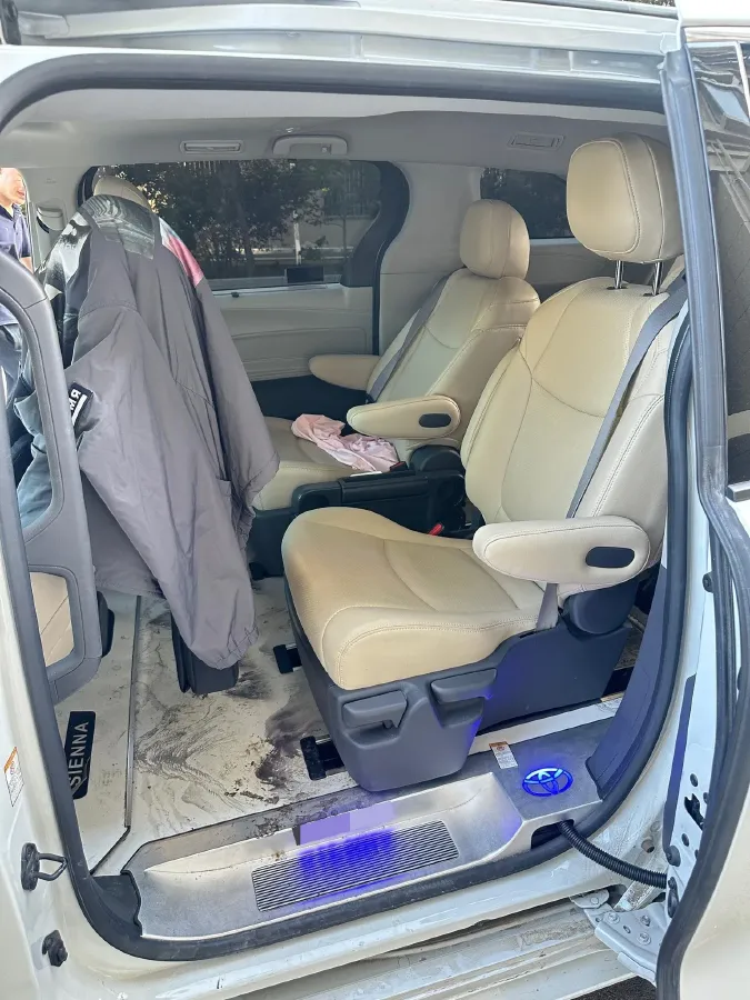 2024 Toyota Sienna 2.5L 189HP L4 E-CVT Hybrid,autocango,china used car exporter,china ev exporter,chinese used car exporter,chinese used ev exporter