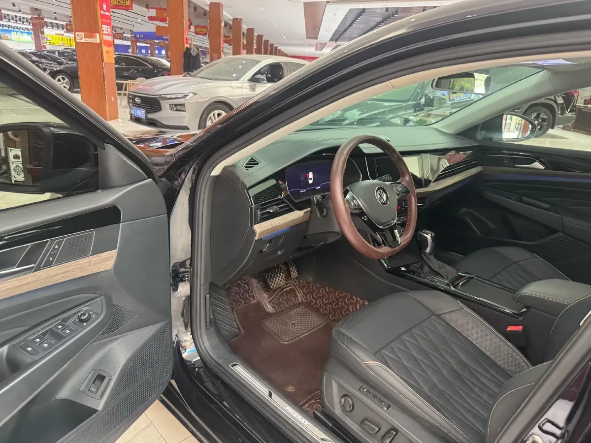 2019 Volvo V40 1.5T 152HP L4 6AT,autocango,china used car exporter,china ev exporter,chinese used car exporter,chinese used ev exporter