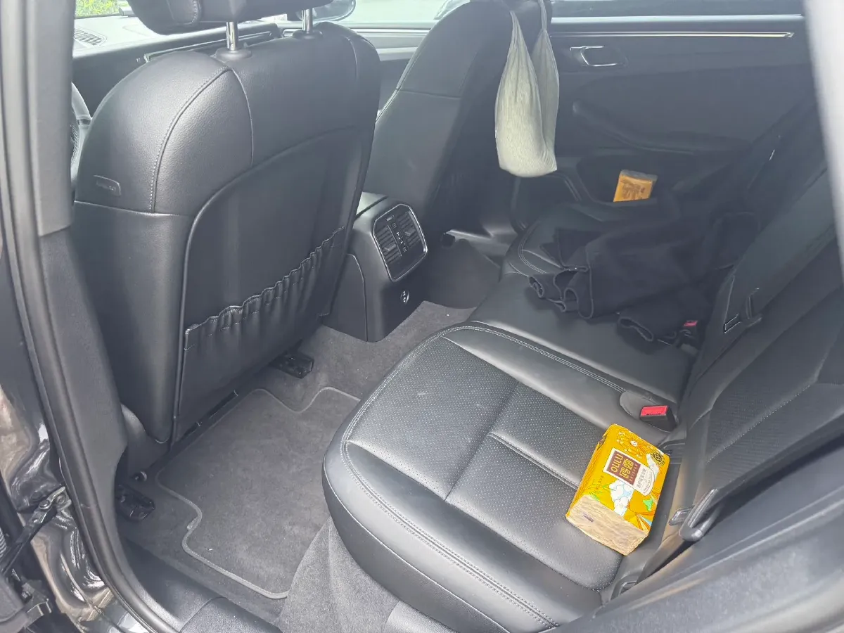 2021 Porsche Macan 2.0T 252HP L4 7DCT,autocango,china used car exporter,china ev exporter,chinese used car exporter,chinese used ev exporter