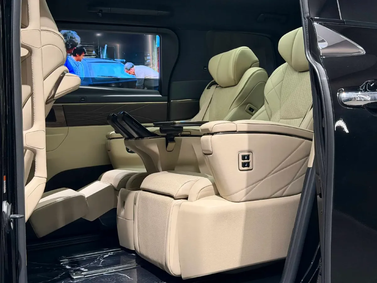 2024 Toyota Alphard 2.5L 190HP L4 E-CVT Hybrid,autocango,china used car exporter,china ev exporter,chinese used car exporter,chinese used ev exporter