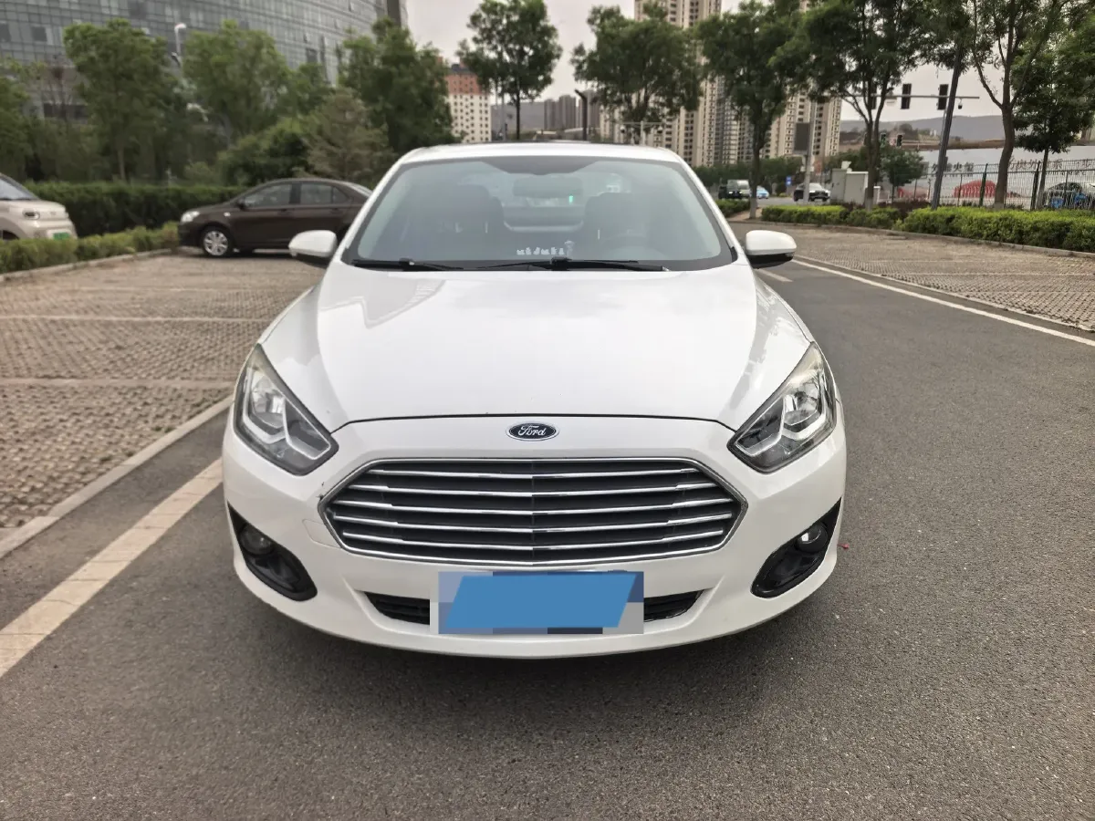 2017 Ford Escort 1.5L 113HP L4 6AT,autocango,china used car exporter,china ev exporter,chinese used car exporter,chinese used ev exporter