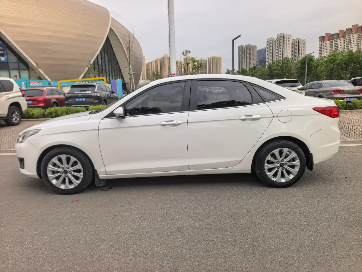 2017 Ford Escort 1.5L 113HP L4 6AT,autocango,china used car exporter,china ev exporter,chinese used car exporter,chinese used ev exporter