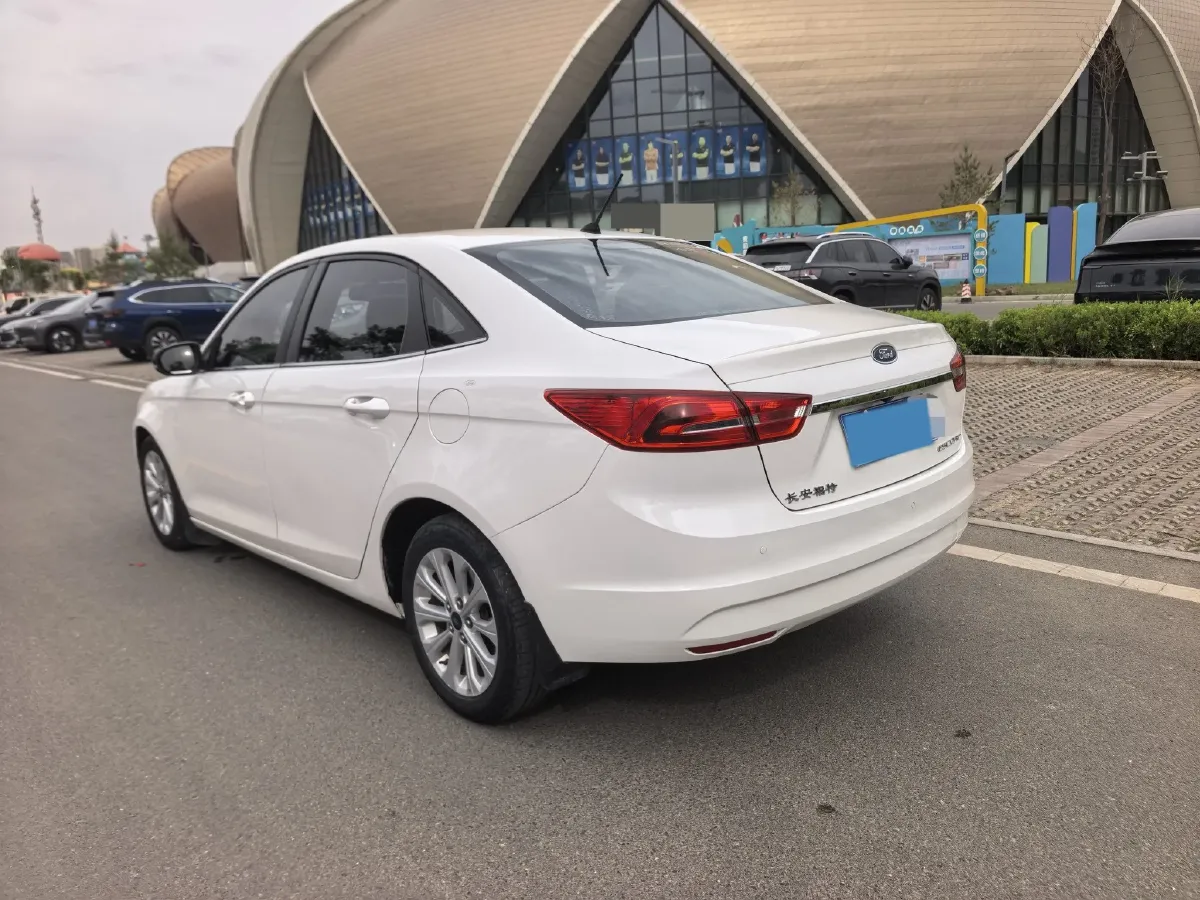 2017 Ford Escort 1.5L 113HP L4 6AT,autocango,china used car exporter,china ev exporter,chinese used car exporter,chinese used ev exporter
