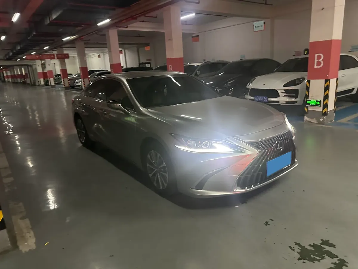2022 Lexus ES 2.0L 173HP L4 CVT,autocango,china used car exporter,china ev exporter,chinese used car exporter,chinese used ev exporter