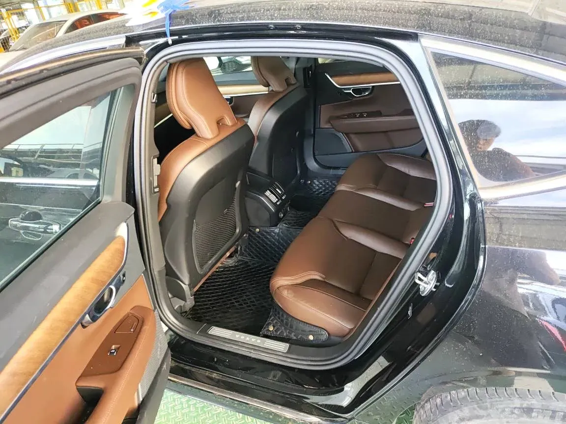 2023 Volvo S90 2.0T 250HP L4 8AT,autocango,china used car exporter,china ev exporter,chinese used car exporter,chinese used ev exporter