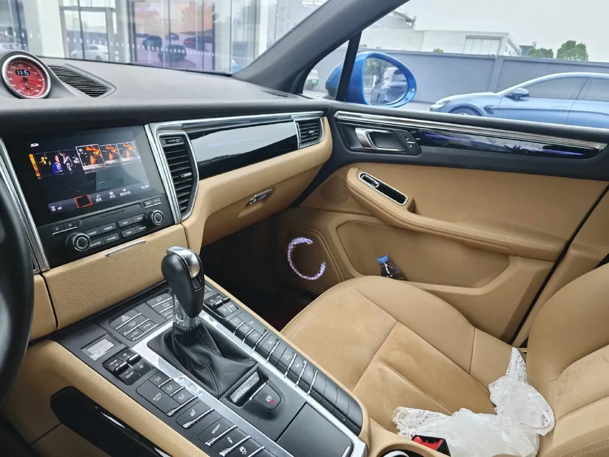 2017 Porsche Macan 2.0T 252HP L4 7DCT,autocango,china used car exporter,china ev exporter,chinese used car exporter,chinese used ev exporter