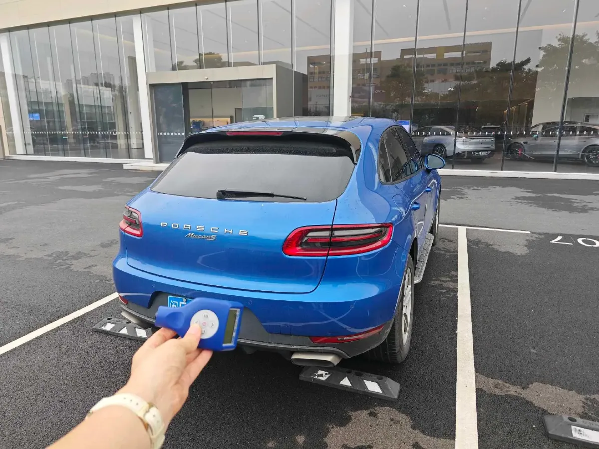 2017 Porsche Macan 2.0T 252HP L4 7DCT,autocango,china used car exporter,china ev exporter,chinese used car exporter,chinese used ev exporter