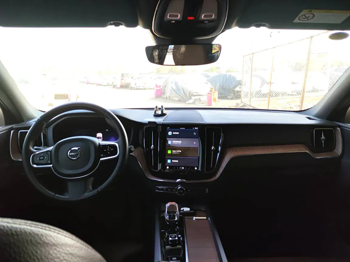 2023 Volvo XC60 2.0T 250HP L4 8AT,autocango,china used car exporter,china ev exporter,chinese used car exporter,chinese used ev exporter