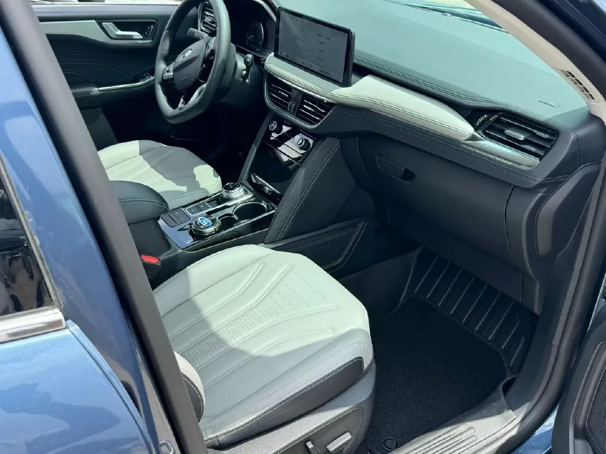2024 Ford Escape 2.0T 248HP L4 8AT,autocango,china used car exporter,china ev exporter,chinese used car exporter,chinese used ev exporter